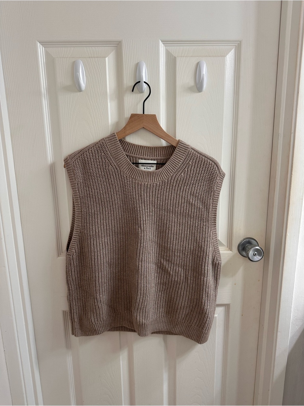 Abercrombie & Fitch Ribbed Sleeveless Sweater Vest in Taupe